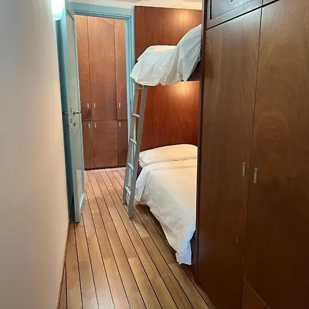 Elegant With Sea View Apartment